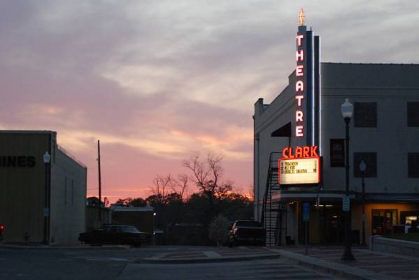 AUDITORIIUMS/THEATERS